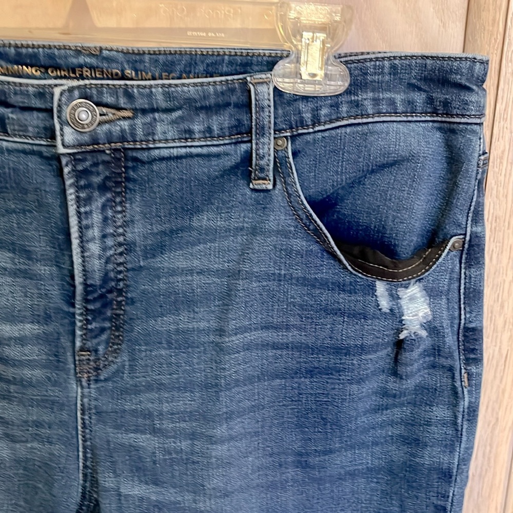 🌺 Chico’s So Slimming Girlfriend Slim Leg Ankle Destructed Jeans - Picture 4 of 6